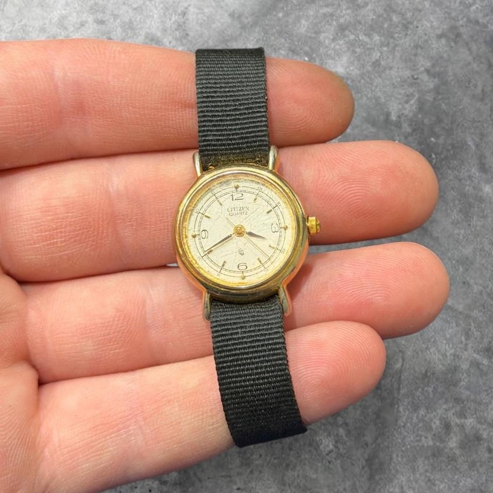 Vintage Citizen Quartz Womens Watch Gold Tone Case Black Fabric Strap
